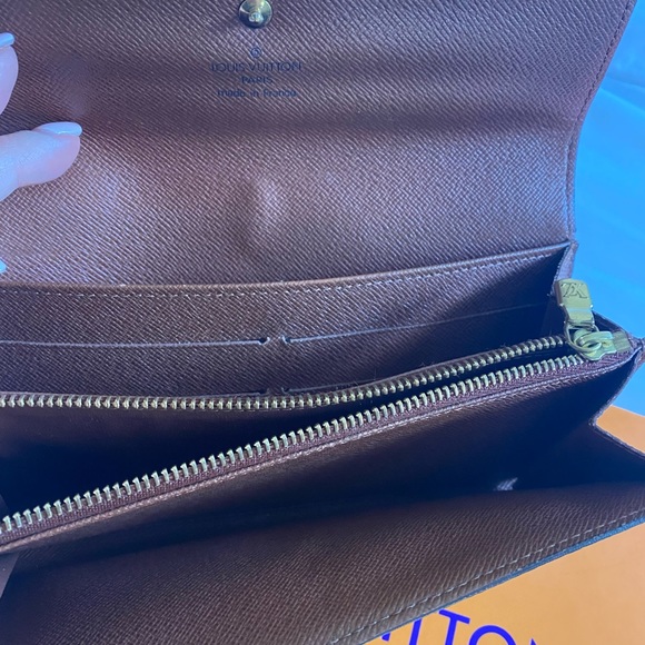 100% AUTHENTIC LV wallet - Picture 3 of 7